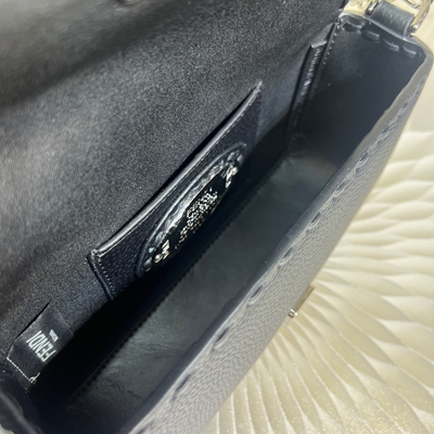 フェンディバッグ角部分ディテール